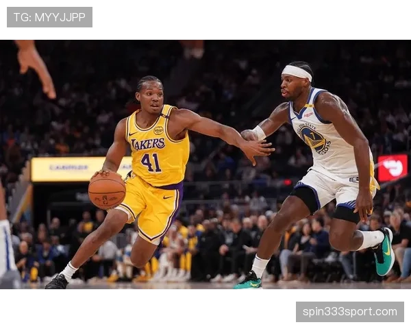 掌握NBA球员是否踩底线规则的现场判定技巧,新手看懂这几点最关键 掌握NBA球员是否踩底线规则的现场判定技巧,新手看懂这几点最关键